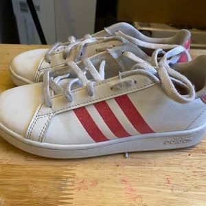 Adidas grand court sneaker - pink glitter x white